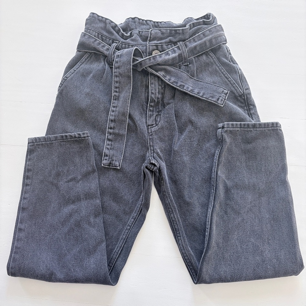 BDG Urban Outfitters high rise mom jeans in a washed black denim size 25 US 2